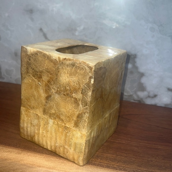 Capiz Shell Boutique Tissue Box Made in the Philippines - Picture 1 of 6